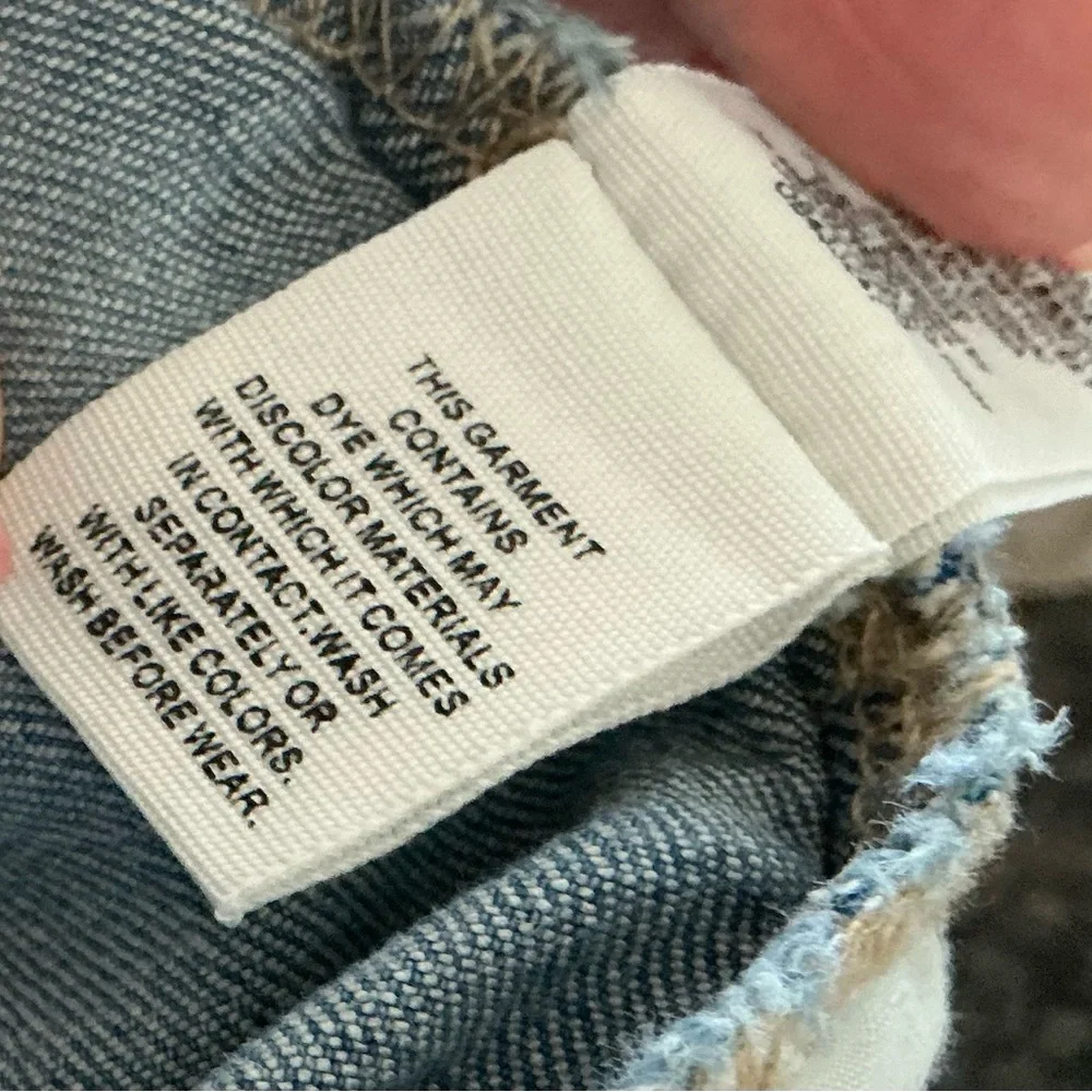 🧵 Free People W28 Jeans – Distressed Mid-Wash with Editorial Fade